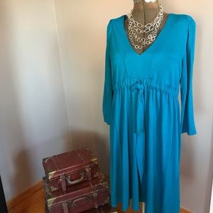 Lined turquoise dress